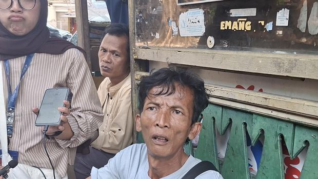 Saksi bernama Deni yang melihat Sutrimo tergeletak (Adhfar/detikcom)