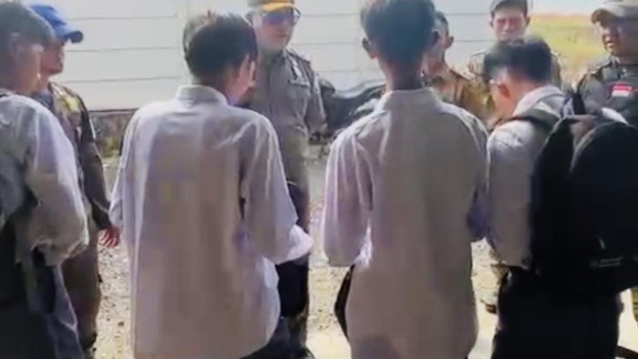 Satpol PP Bengkulu dapati siswa bolos sekolah.