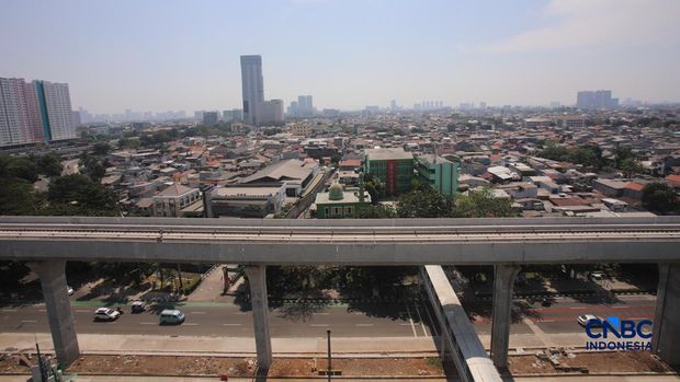 Suasana pengerjaan proyek jalur Lintas Raya Terpadu (LRT) Jakarta rute Velodrome–Manggarai (Fase 1B) di kawasan Rawamangun, Jakarta, Senin (27/7/2026). Suasana pengerjaan proyek jalur Lintas Raya Terpadu (LRT) Jakarta rute Velodrome–Manggarai (Fase 1B) di kawasan Rawamangun, Jakarta, Senin (27/7/2026). (CNBC Indonesia/Faisal Rahman)
