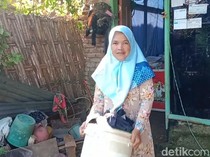 Perjuangan Sukimah: Buruh Cuci, Jual Roti, hingga Mengejar Sarjana