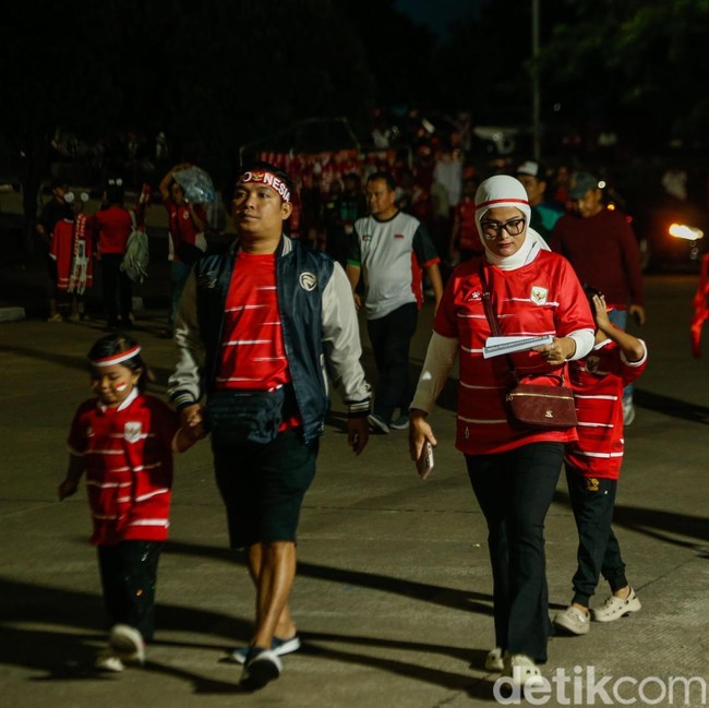 Suporter Merah Putih Ramaikan Pakansari Sambut Laga Indonesia vs Kamboja