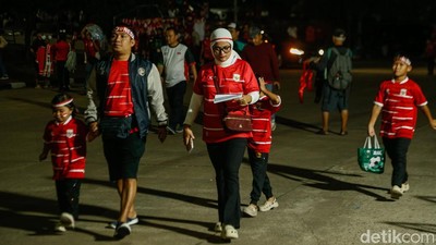 Suporter Merah Putih Ramaikan Pakansari Sambut Laga Indonesia vs Kamboja