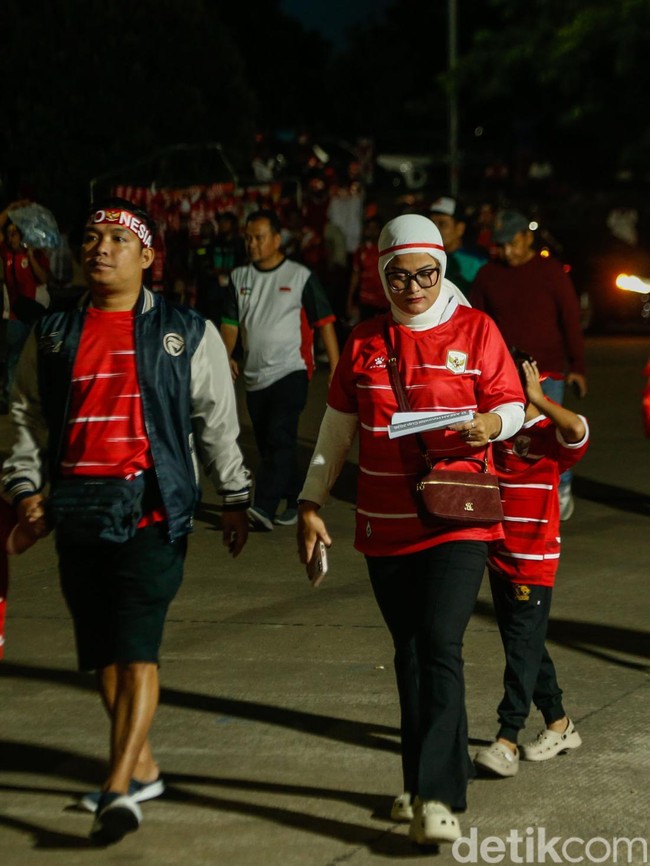Suporter Merah Putih Ramaikan Pakansari Sambut Laga Indonesia vs Kamboja