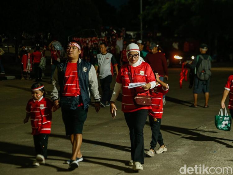 Suporter Merah Putih Ramaikan Pakansari Sambut Laga Indonesia vs Kamboja