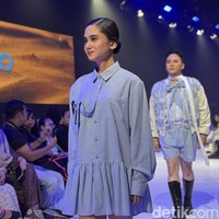 Tissa Biani Jalan di Catwalk JF3 2026, Dapat Kejutan Ultah di Backstage