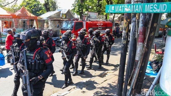 TNI-Polri Siaga Amankan Jalan Tambak Pascabentrokan