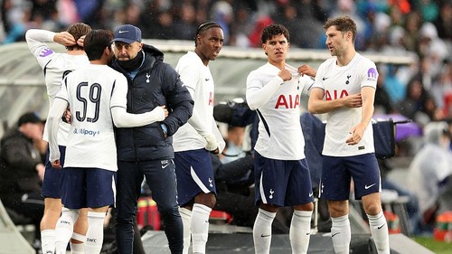 AUCKLAND, NEW ZEALAND - JULY 26: Tottenham Hotspur manager Roberto De Zerbi (C) with the reserves  during the pre-season friendly match between Auckland FC and Tottenham Hotspur at Eden Park on July 26, 2026 in Auckland, New Zealand. (Photo by Fiona Goodall/Getty Images)