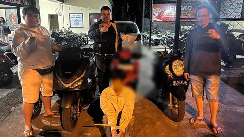 WA alias Wahyu (19), lelaki asal Lombok Tengah ditangkap polisi lantaran mencuri motor mahasiswi di parkiran kafe Mataram. (Foto : Polresta Mataram)
