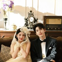 Rangkaian foto romantis ini menjadi strategi promosi yang efektif menjelang penayangan OVERDO. Kehadiran Zhang Linghe dan Wang Churan sebagai pasangan utama semakin membuat publik penasaran dengan kisah yang mereka hadirkan di layar. Drama China OERDO tayang mulai 19 Juli 2026. Foto: Dok. Weibo