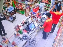 Video Detik-detik Perampok Tembak Karyawan Minimarket di Majalengka