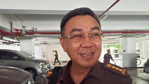 Aspidsus Kejati NTB, Muh Zulkifli Said, saat ditemui di parkiran kantornya, Selasa (28/7/2026). (Foto: Abdurrasyid Efendi/detikBali)