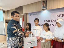 Bank Jatim-Bank NTB Syariah Bagikan Kacamata Gratis untuk 220 Pelajar Jatim
