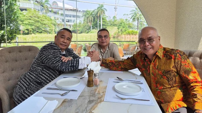 Wakil Ketua DPR Sufmi Dasco Ahmad memfasilitasi pertemuan antara Pengacara Hotman Paris dan Ketua Umum Persatuan Wartawan Indonesia (PWI) Akhmad Munir.