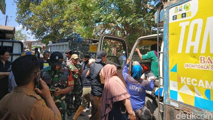 Demo di TPA Antang Makassar.