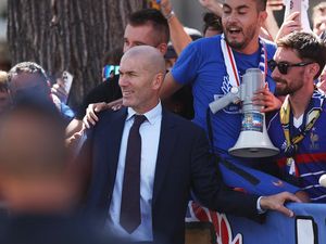Zidane Gemilang Jadi Pemain Timnas Prancis, Kalau Melatih Gimana?