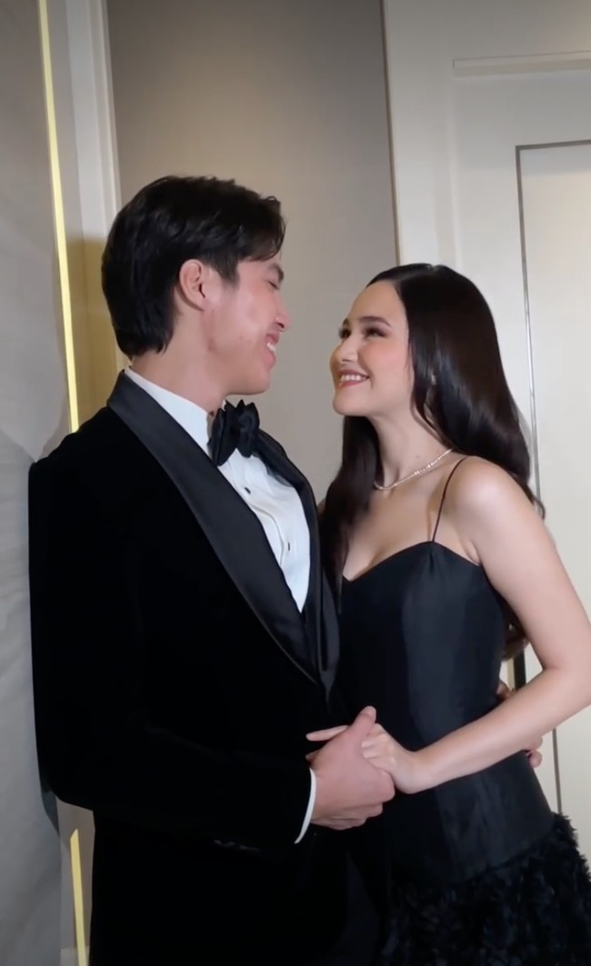 Tampil mesra dan serasi, pesona pasutri baru itu banjir pujian netizen. Sama-sama berwajah rupawan, keduanya bak Barbie & Ken di dunia nyata. Foto: Instagram/@kim_mefta