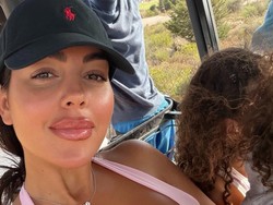 Gaya Georgina Rodriguez Main Golf Bareng Ronaldo, Dikritik Terlalu Seksi