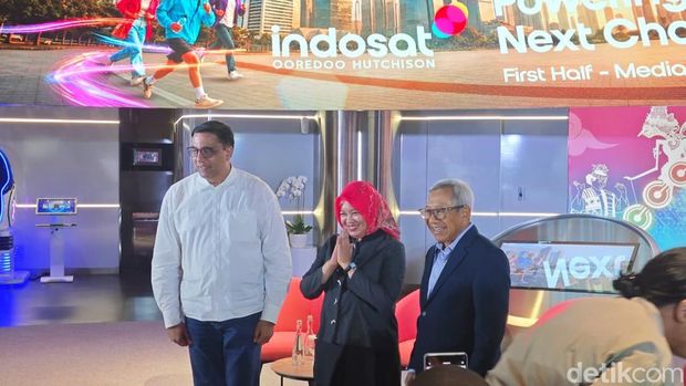 Sesi pemaparan kinerja Indosat Ooredoo Hutchison.