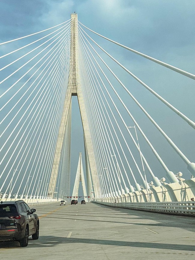 Jembatan Penghubung Kanada-AS Senilai Rp76,6 T Resmi Beroperasi