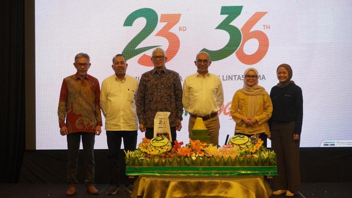 Kalla Translog merayakan hari jadi dua entitas bisnisnya, PT Bumi Jasa Utama (BJU) yang memasuki usia ke-23 tahun dan PT Bumi Lintas Tama (BLT) yang memasuki usia ke-36 tahun.