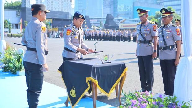 Kapolda Metro Jaya Komjen Asep Edi Suheri memimpin sertijab Dirlantas dan sejumlah kapolres, Selasa (28/7/2026).