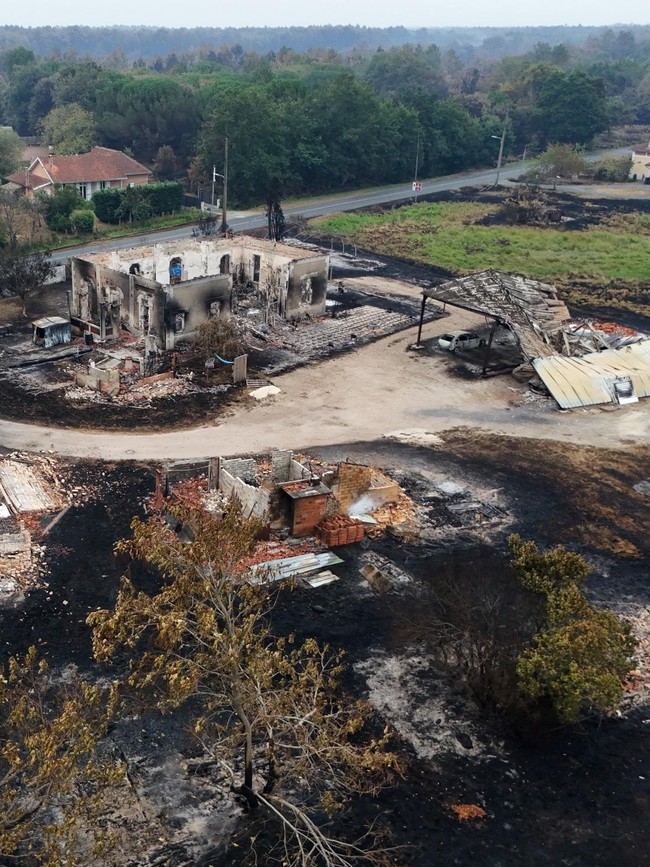 Kebakaran Hutan Hanguskan Ratusan Rumah di Prancis