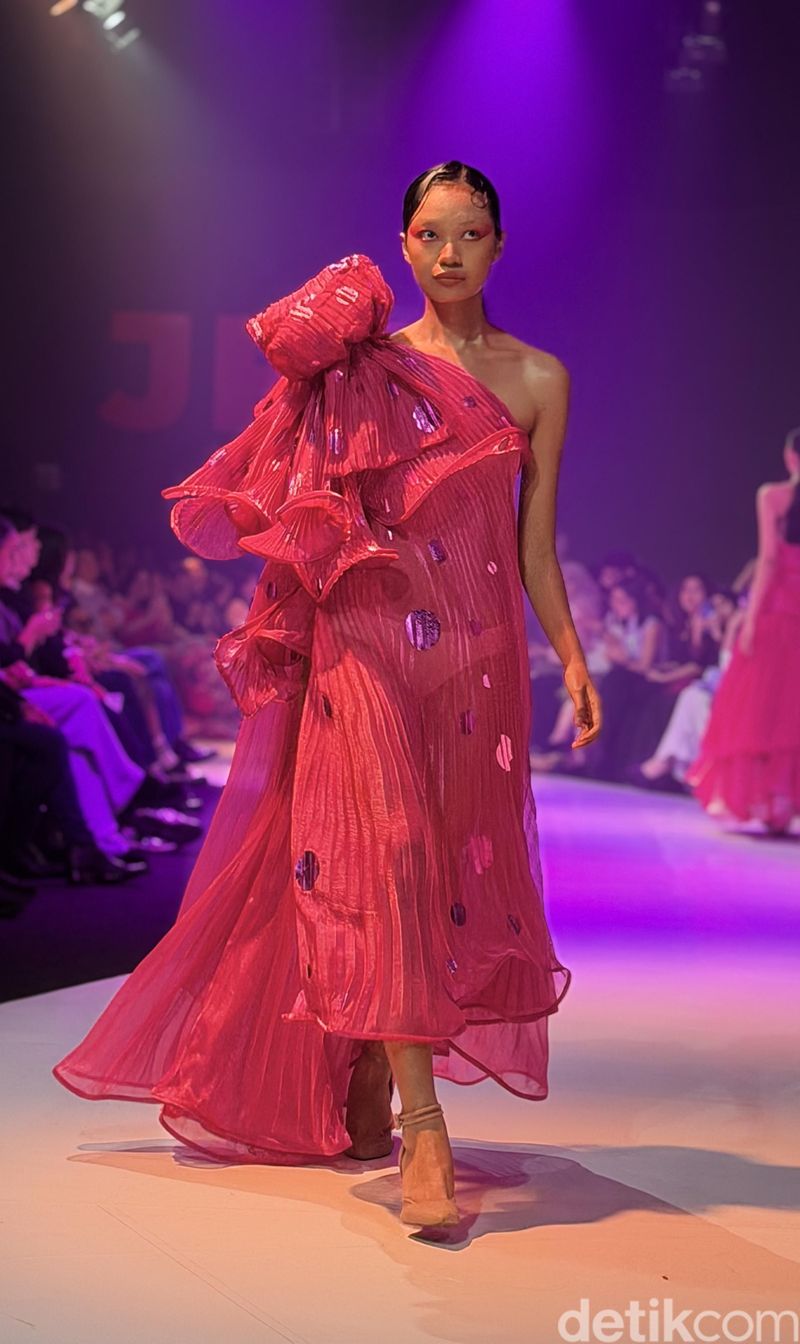 Koleksi Fuchsia Billy Tjong di JF3 Fashion Festival 2026