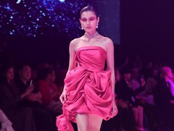 'Masih Ingat Saya?' Billy Tjong Kembali ke Catwalk Setelah 6 Tahun Vakum
