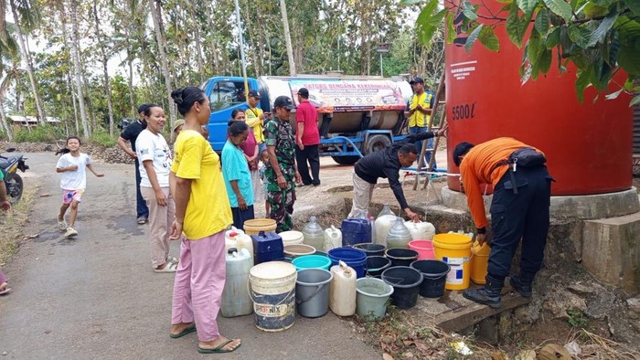 Krisis air bersih mengancam 10 desa di Trenggalek akibat musim kemarau
