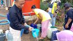 BPBD Trenggalek Distribusikan Air Bersih