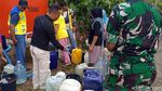BPBD Trenggalek Distribusikan Air Bersih