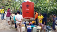 Sebagian masyarakat di desa-desa tersebut saat ini mengalami kesulitan untuk mendapatkan air bersih. Pasokan air dari sumur maupun mata air di kawasan pegunungan mulai mengalami penyusutan.