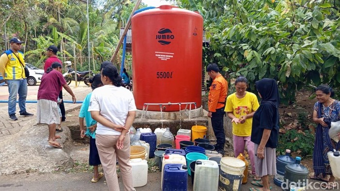Krisis air bersih mengancam 10 desa di Trenggalek akibat musim kemarau (