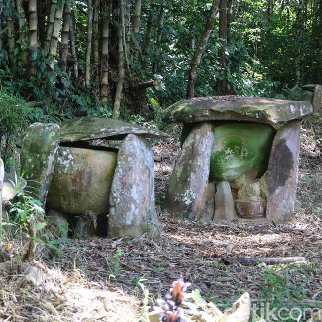 Rupa Kuburan Batu Leluhur Dayak, Berbentuk Mangkuk Berisi Tulang