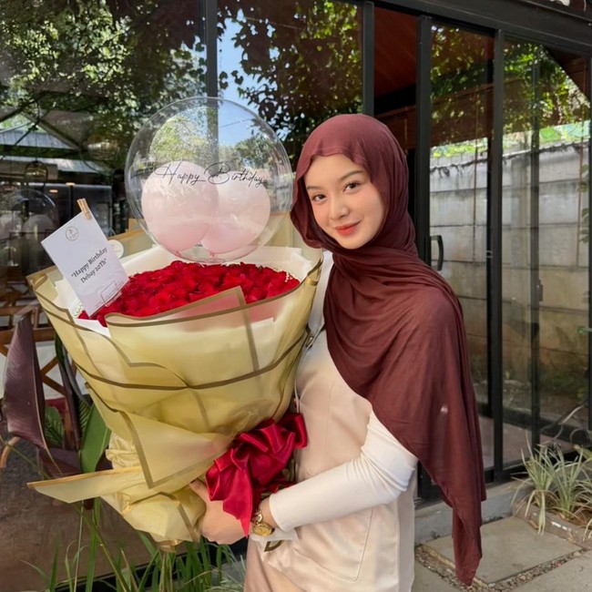 Nabila Putri Masuki Usia Kepala 2, Banjir Kado Bermerek