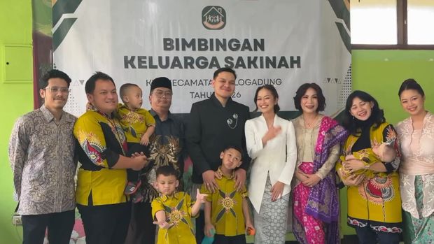 Viral momen pengantin gen z menikah gratis di KUA Pulogadung, pasangan ini tampil elegan modal kebaya Rp 500 Ribu.