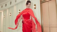 Olla Ramlan mengaku tipe yang mensyukuri setiap apa pun rezeki yang diberikan. Saya bersyukur atas setiap proses, dan menghargai dukungan dari orang-orang terdekat yang selalu ada, tulisnya. (Foto: dok Instagram ollaramlan)