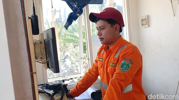 Penjaga palang pintu di Pasuruan gagalkan aksi bunuh diri Penjaga palang pintu di Pasuruan gagalkan aksi bunuh diri