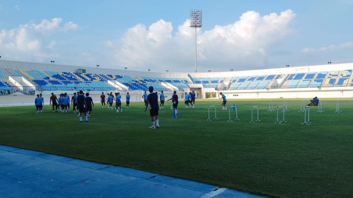 Tim Persela mulai latihan di Stadion Surajaya jelang bergulirnya Championship 2026/2027