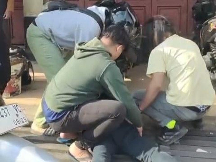 Polisi saat mengamankan pelaku begal di Majalaya, Kabupaten Bandung.
