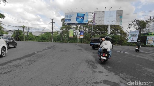 Potret lahan kosong di ujung barat Jalan Gatot Subroto Barat, Kelurahan Kerobokan Kaja, Kecamatan Kuta Utara, Selasa (28/7/2026), direncanakan tembus menuju Canggu. (Agus Eka/detikBali)