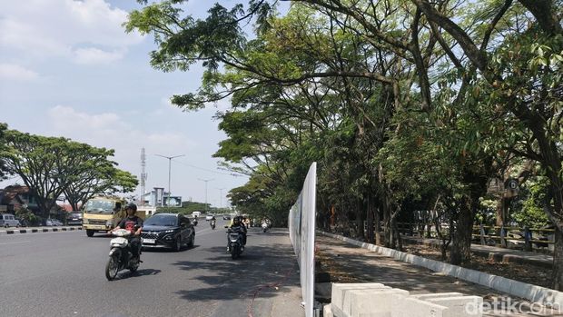 Proyek penataan trotoar di Tamansari dan Pasteur