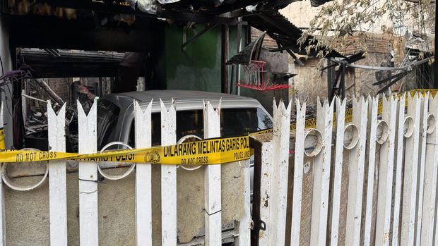 Rumah terbakar di Pulo Gadung, Jaktim, tewaskan kakak dan adik (Adhfar/detikcom)