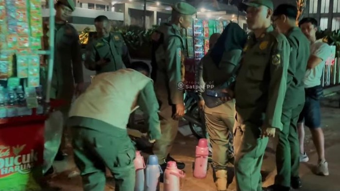 Satpol PP Kabupaten Bogor menjaring 89 pedagang kaki lima (PKL) yang berjualan tidak pada tempatnya.  (Dok istimewa).