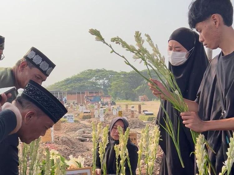 Selfi Nafilah Ditinggal Ibu Selamanya Usai 1 Bulan Dampingi Lawan Sakit