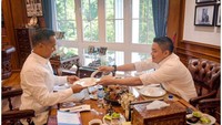 Seskab Teddy Bertemu Anindya Bakrie Bahas Motor Listrik, Singgung VKTR