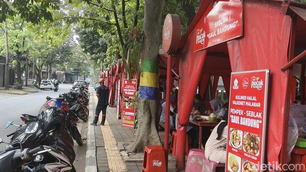Suasana Taman Pers Malabar