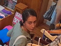 Bule Wanita di Ubud Terekam CCTV Curi Pakaian Senilai Rp 2,5 Juta