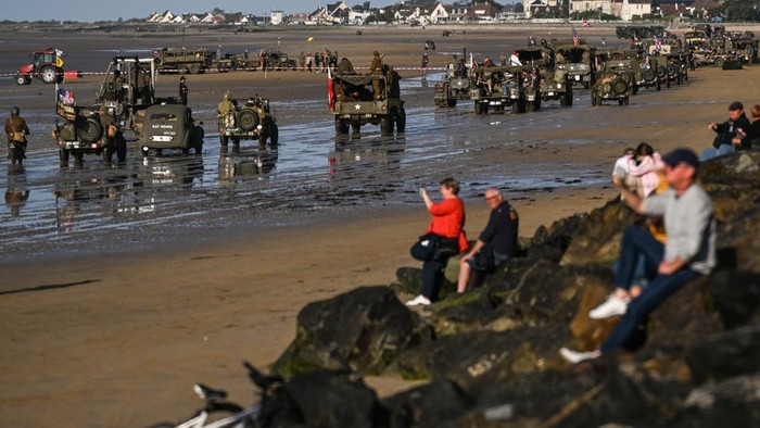 ARROMANCHES-LES-BAINS, FRANCE - JUNE 07, 2024:   
Gathering of military vehicles on the beach of Arromanches-les-Bains, France, on June 07, 2024. (Photo by Artur Widak/NurPhoto via Getty Images)