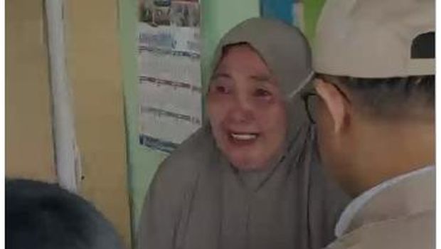 Warga keturunan Filipina di Sulut berterima kasih dapat surat pengasan status WNI (dok. Kemenkum)